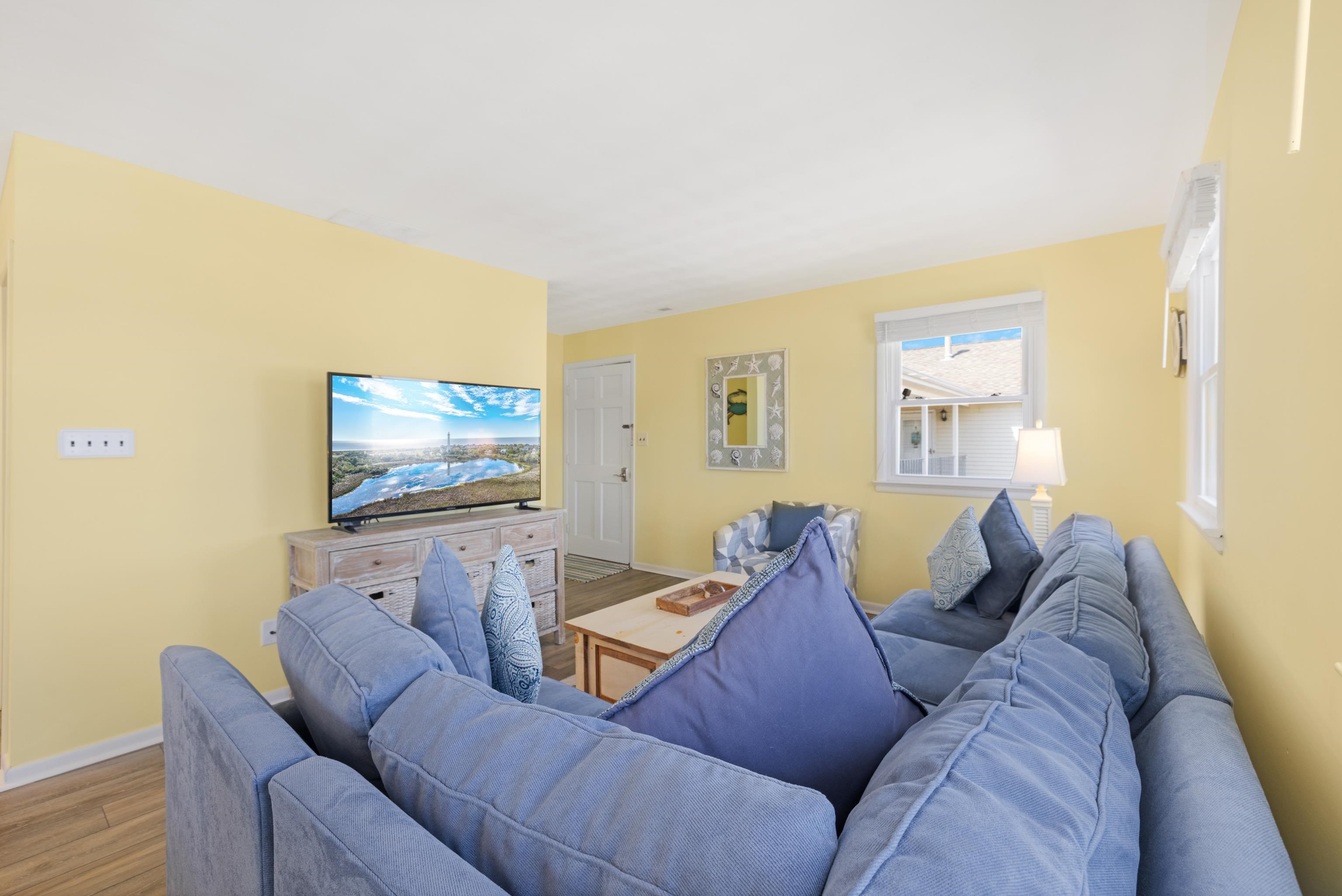 7201 Pacific Avenue #6