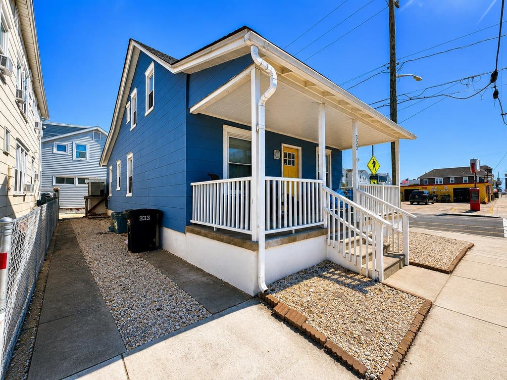 Photo of 333 E Magnolia Avenue, Wildwood, NJ 08260 (MLS # 262220)