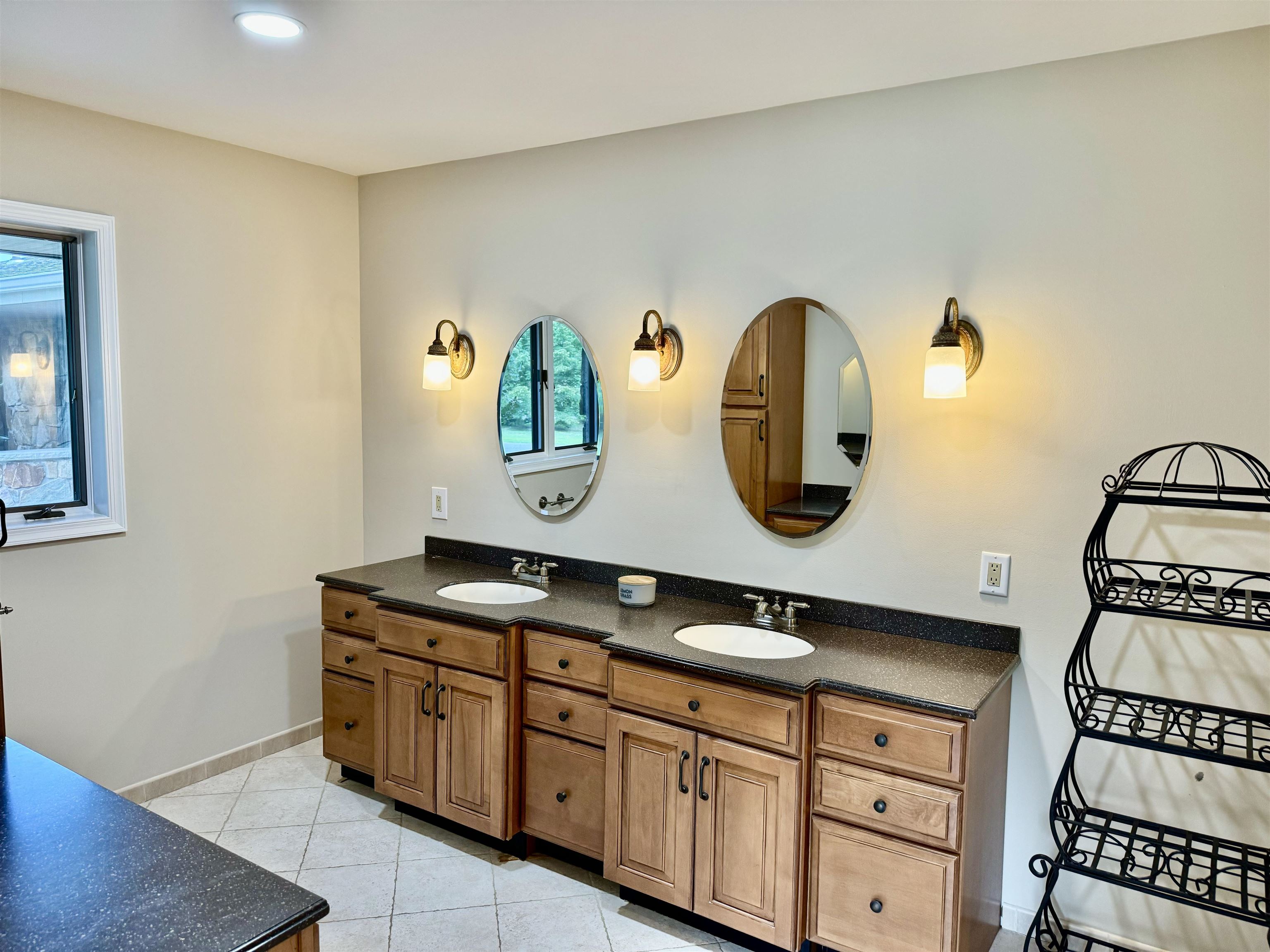 Erma, New Jersey 08204, United States, 4 Bedrooms Bedrooms, ,4 BathroomsBathrooms,Residential,Pending,52539