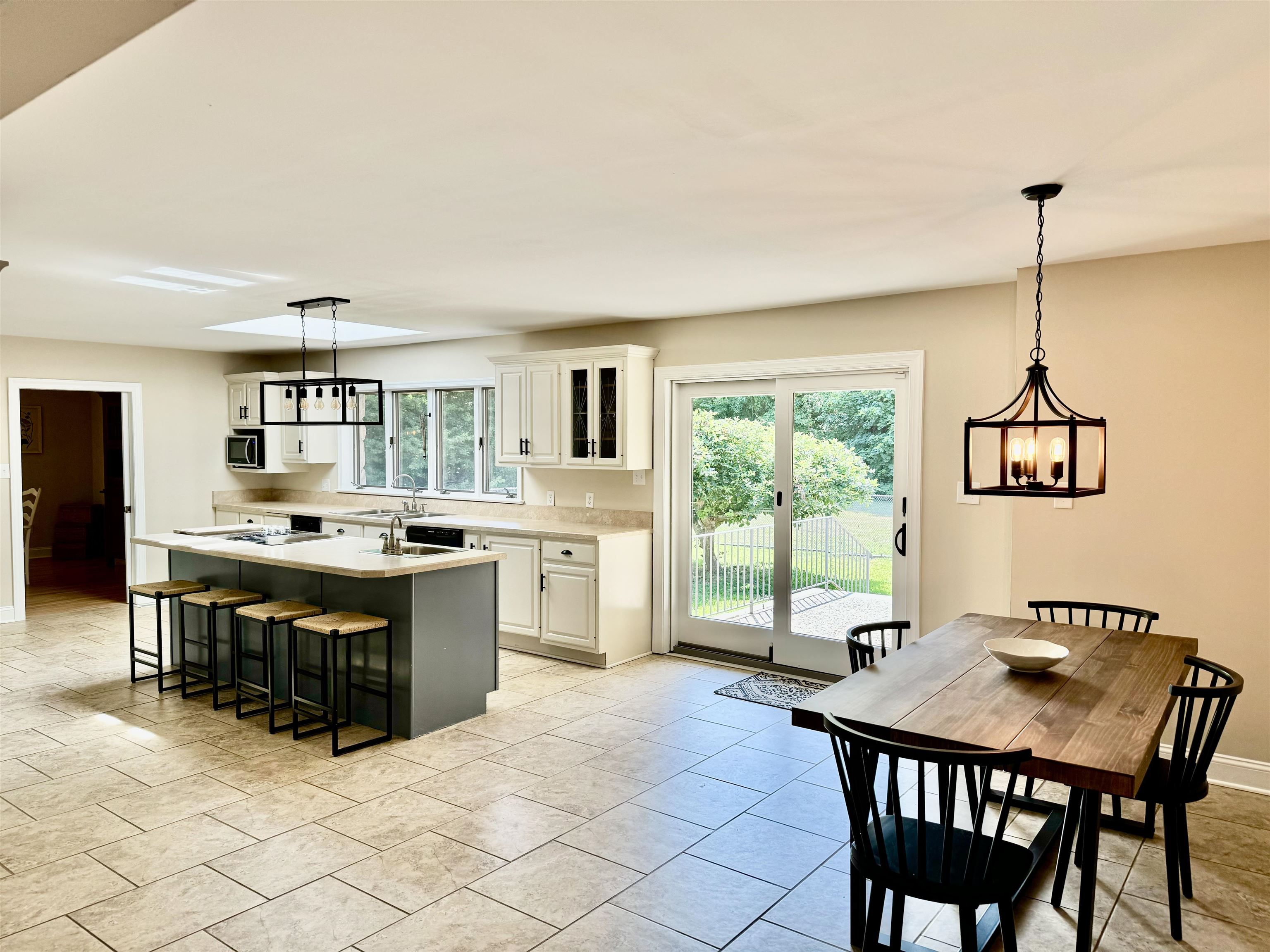 Erma, New Jersey 08204, United States, 4 Bedrooms Bedrooms, ,4 BathroomsBathrooms,Residential,Pending,52539