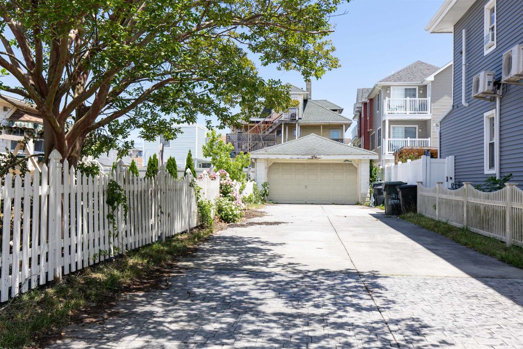 Photo of 141-143 E Bennett Avenue, Wildwood, NJ 08260 (MLS # 261607)
