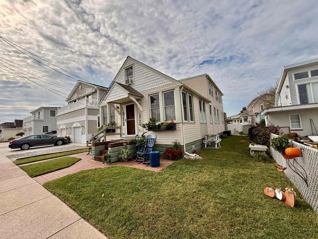 Photo of 140 W Cardinal Avenue, Wildwood Crest, NJ 08260 (MLS # 262816)