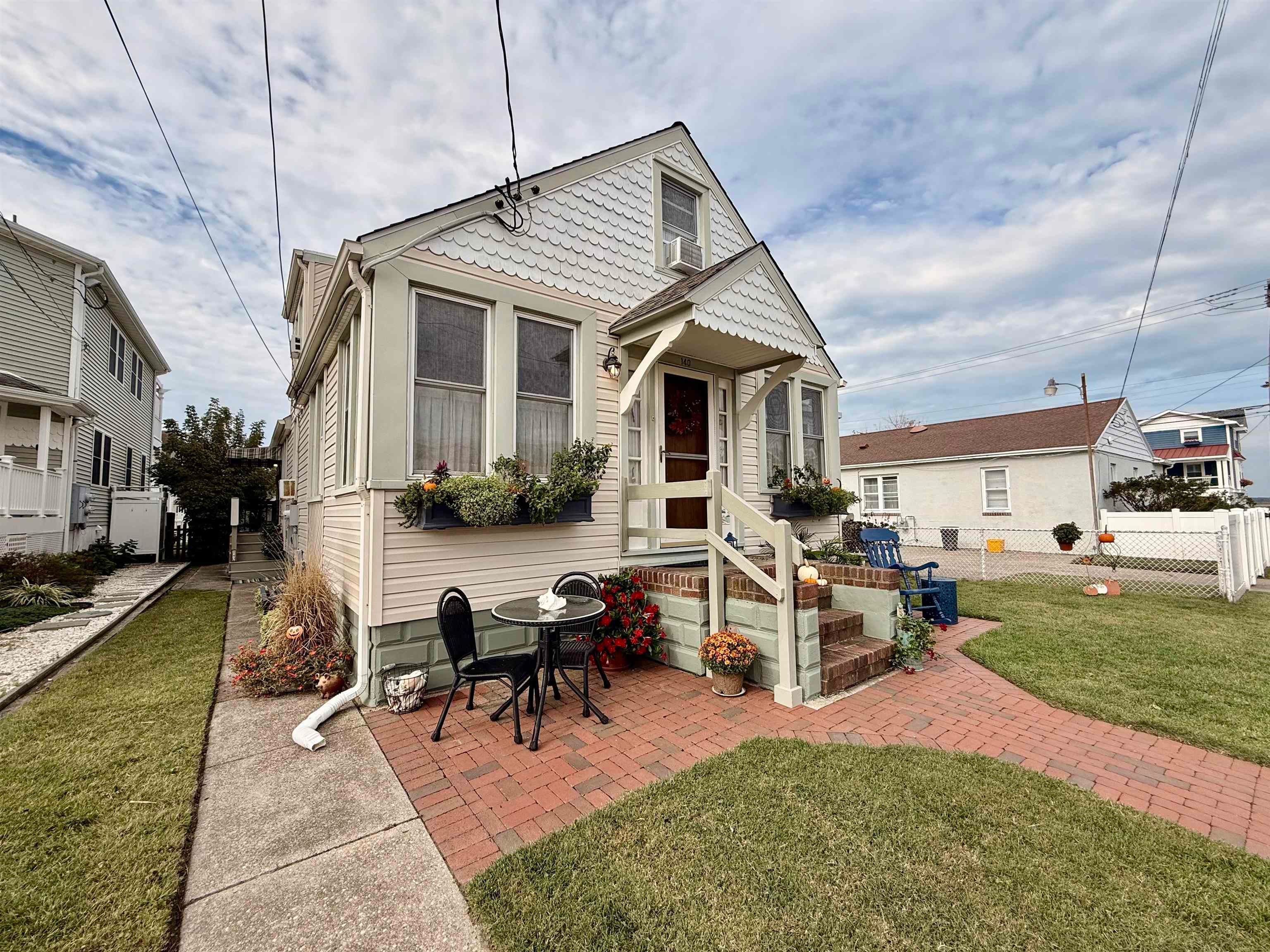 140 W Cardinal Avenue