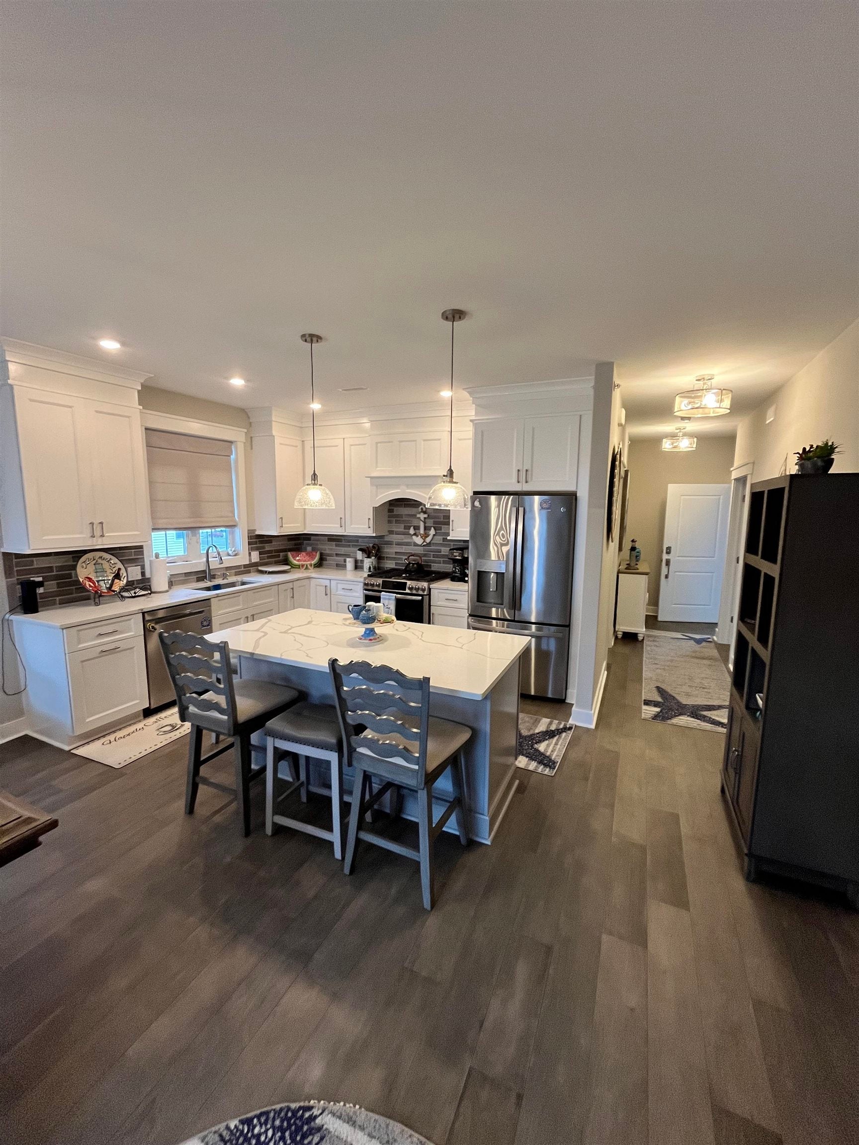 33 42nd Street 301