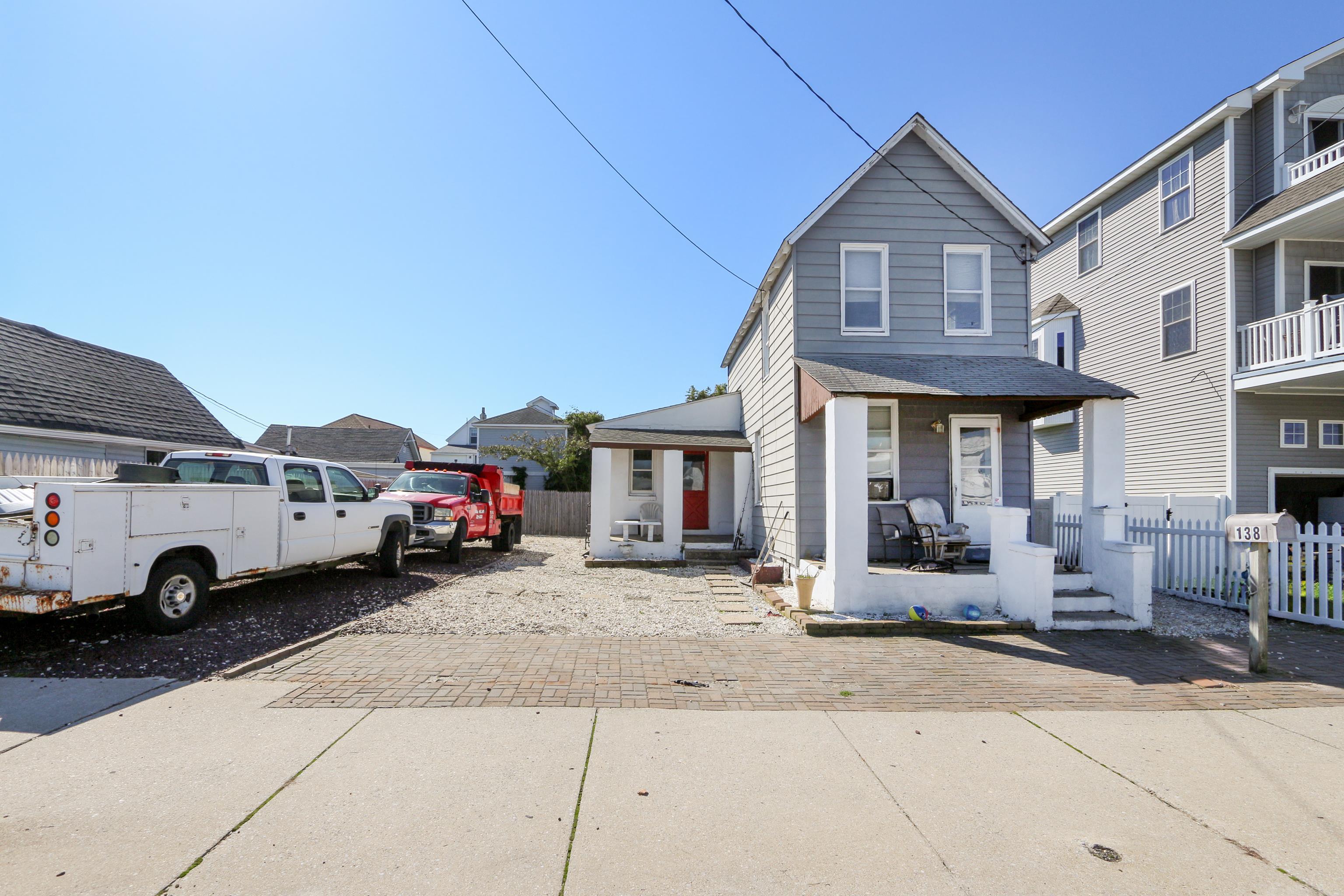 138 W Burk Avenue
