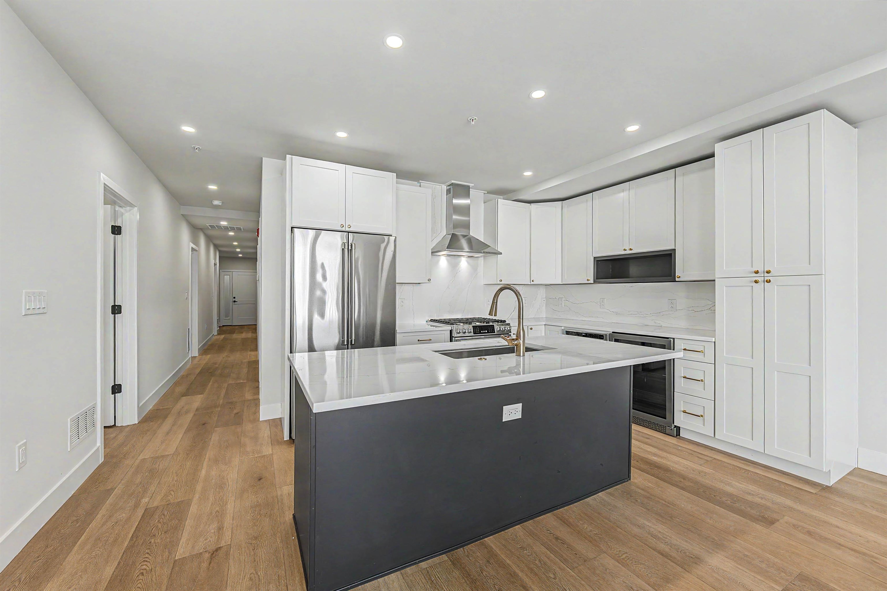 323 E Oak Avenue 103