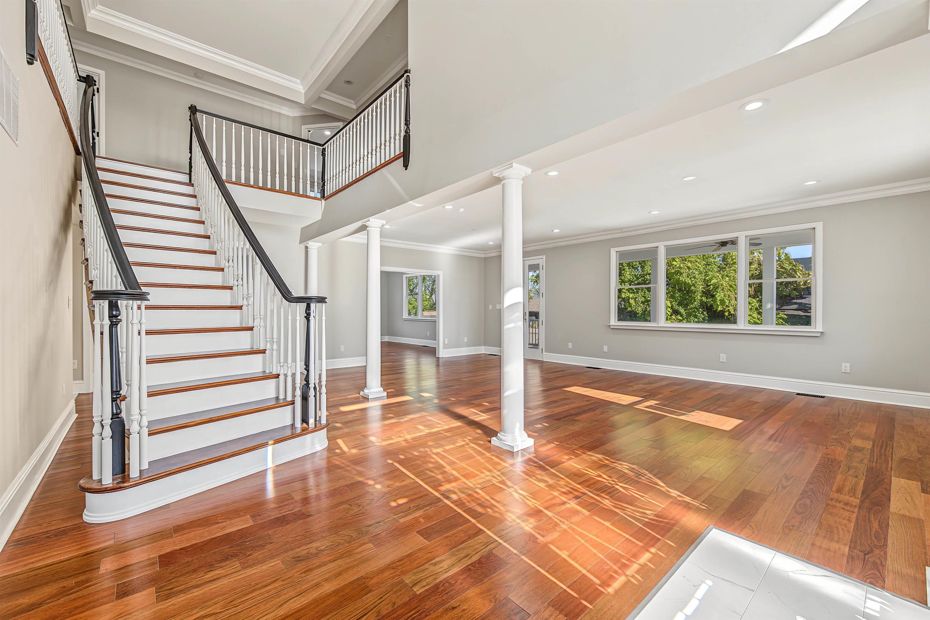123 E Cedar Avenue