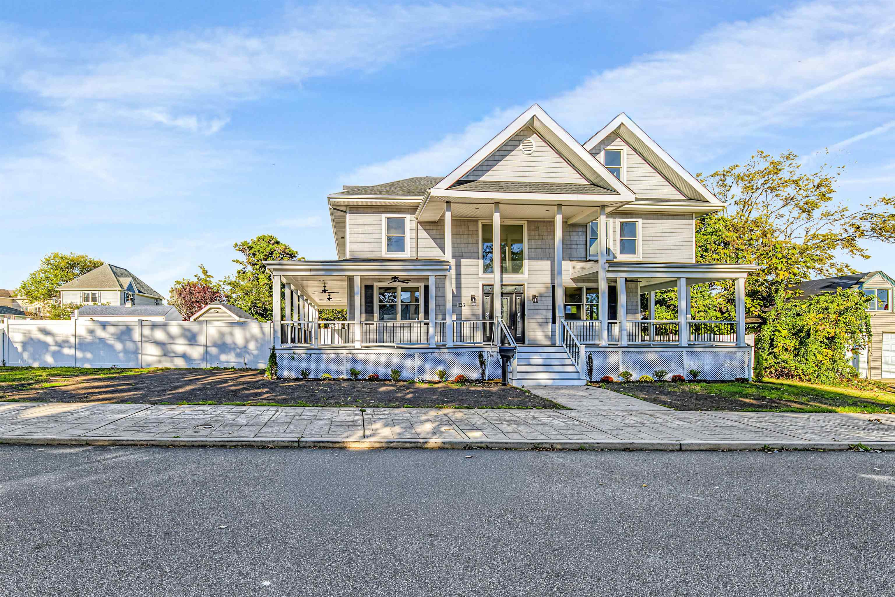 123 E Cedar Avenue
