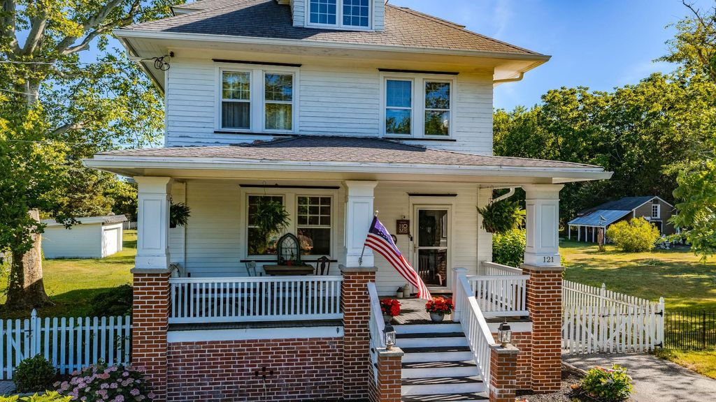 Photo of 121 Reading Avenue, Tuckahoe, NJ 08270 (MLS # 261771)