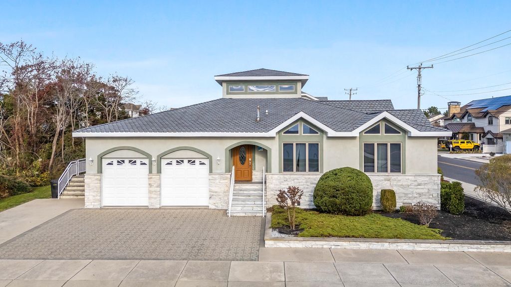 Photo of 9500 Seaview Avenue, Wildwood Crest, NJ 08260 (MLS # 253227)