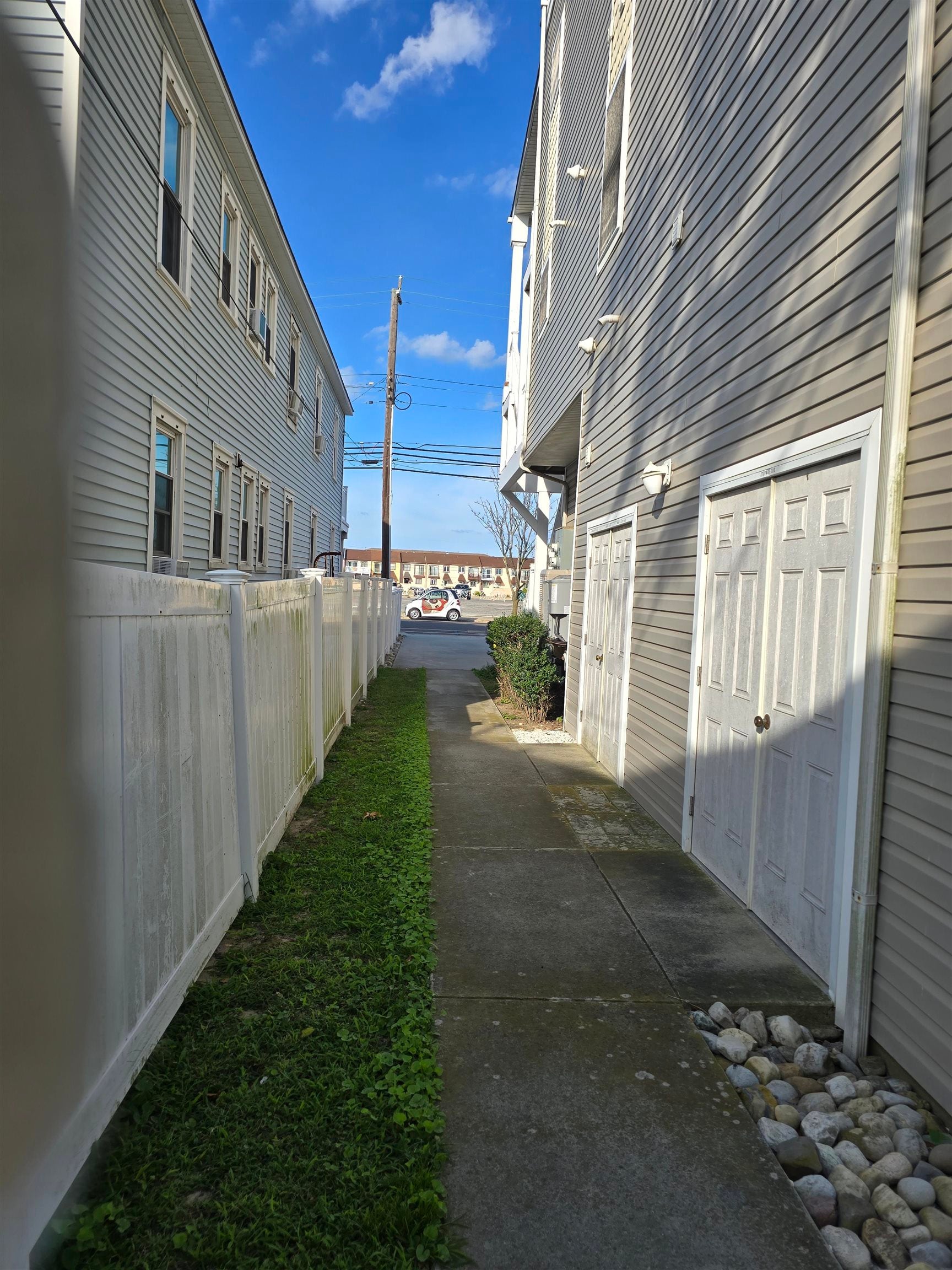 122 E Schellenger Avenue 200