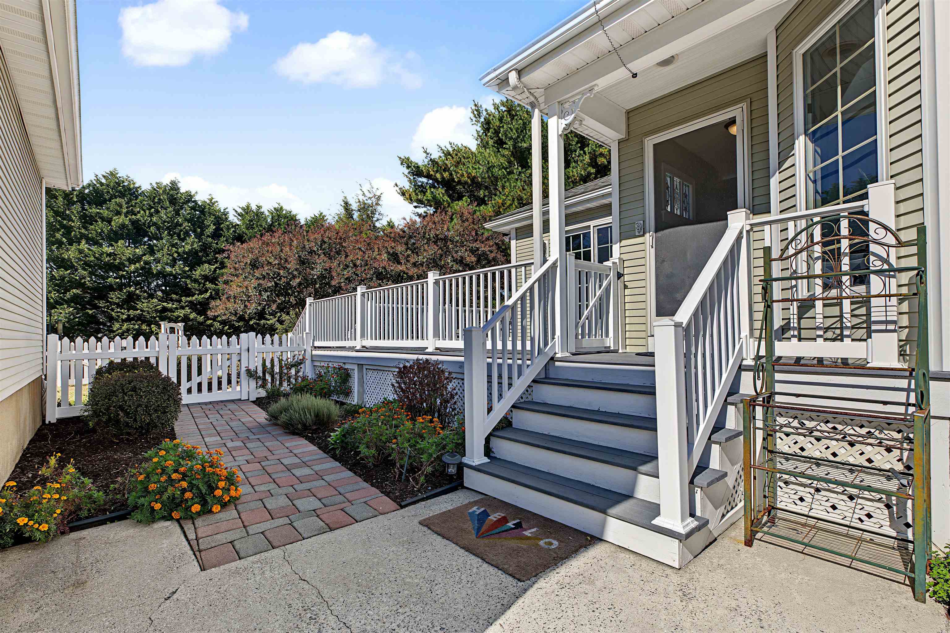 4 Saddlewood Drive
