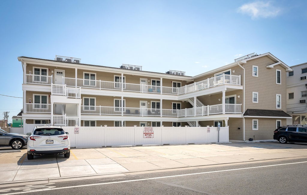 Photo of 402 E 25th Avenue #202, North Wildwood, NJ 08260 (MLS # 262956)