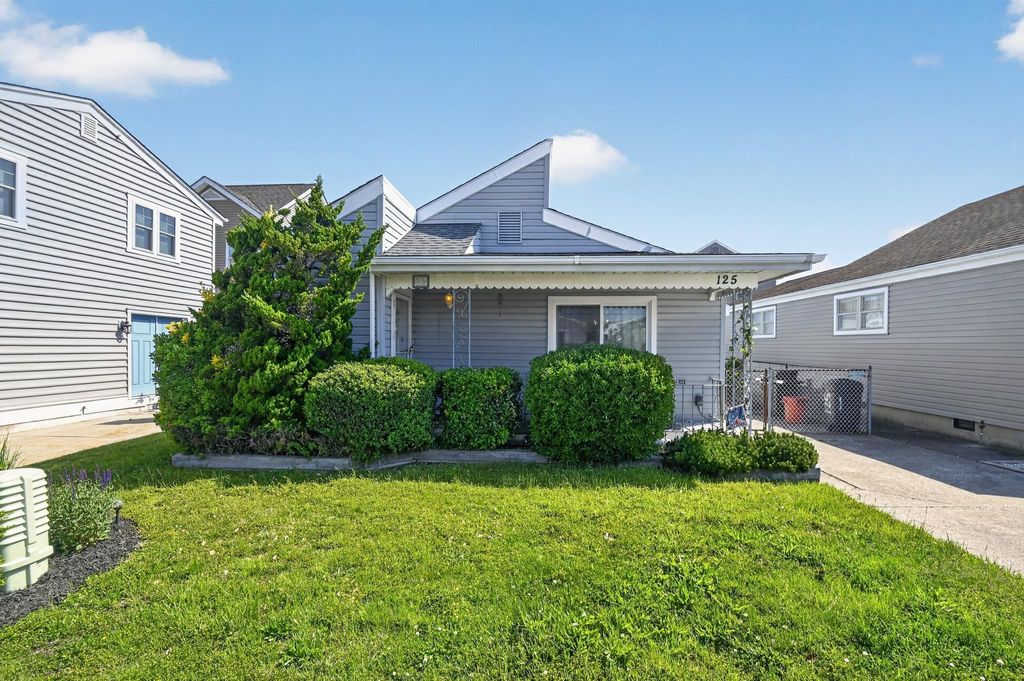 Photo of 125 W Trenton Avenue, Wildwood Crest, NJ 08260 (MLS # 261377)