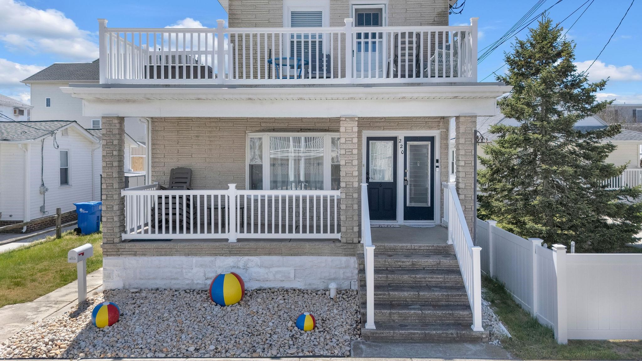 220 E Leaming Avenue 1