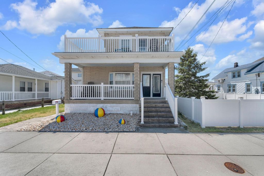 Photo of 220 E Leaming Avenue #1, Wildwood, NJ 08260 (MLS # 261016)