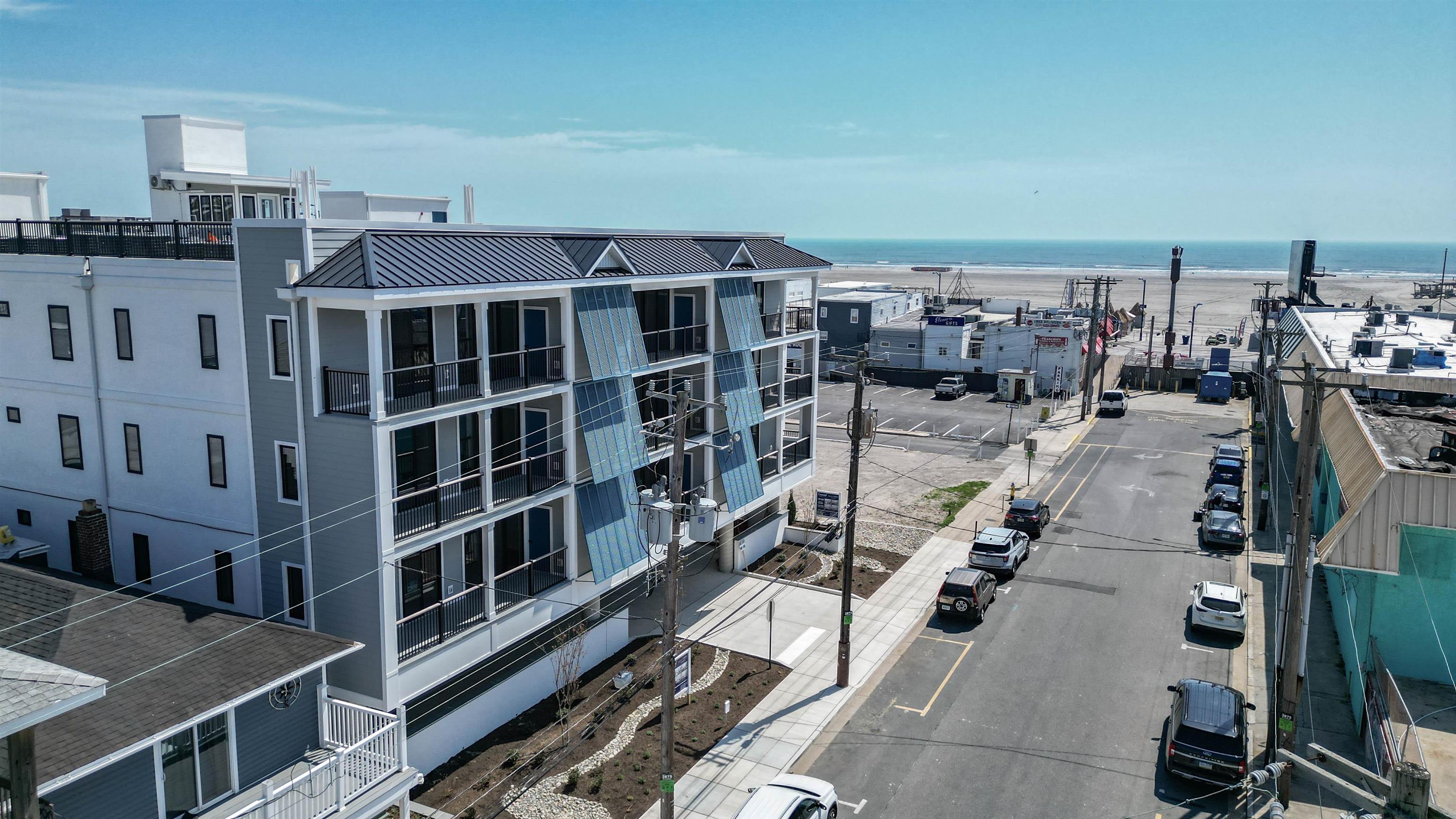 323 E Oak Avenue 101