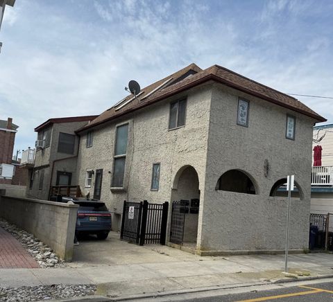 Photo of 208 E Spencer Avenue, Wildwood, NJ 08260 (MLS # 252834)