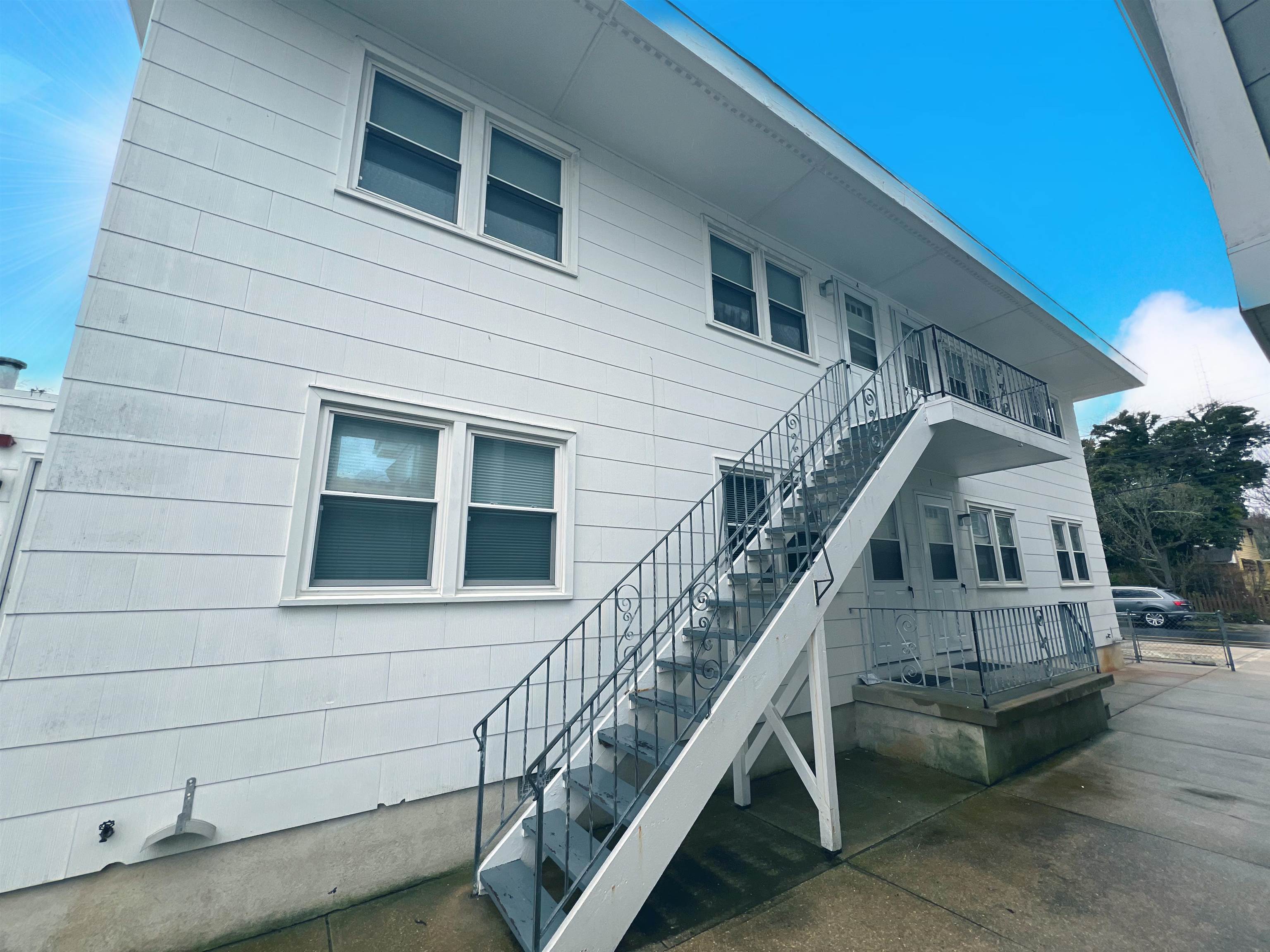 115 W Poplar Avenue