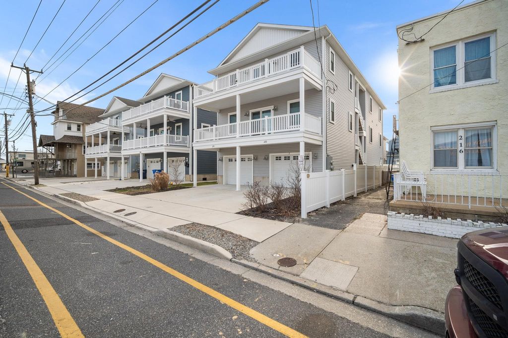 Photo of 220 E Lincoln Avenue #2, Wildwood, NJ 08260 (MLS # 260167)