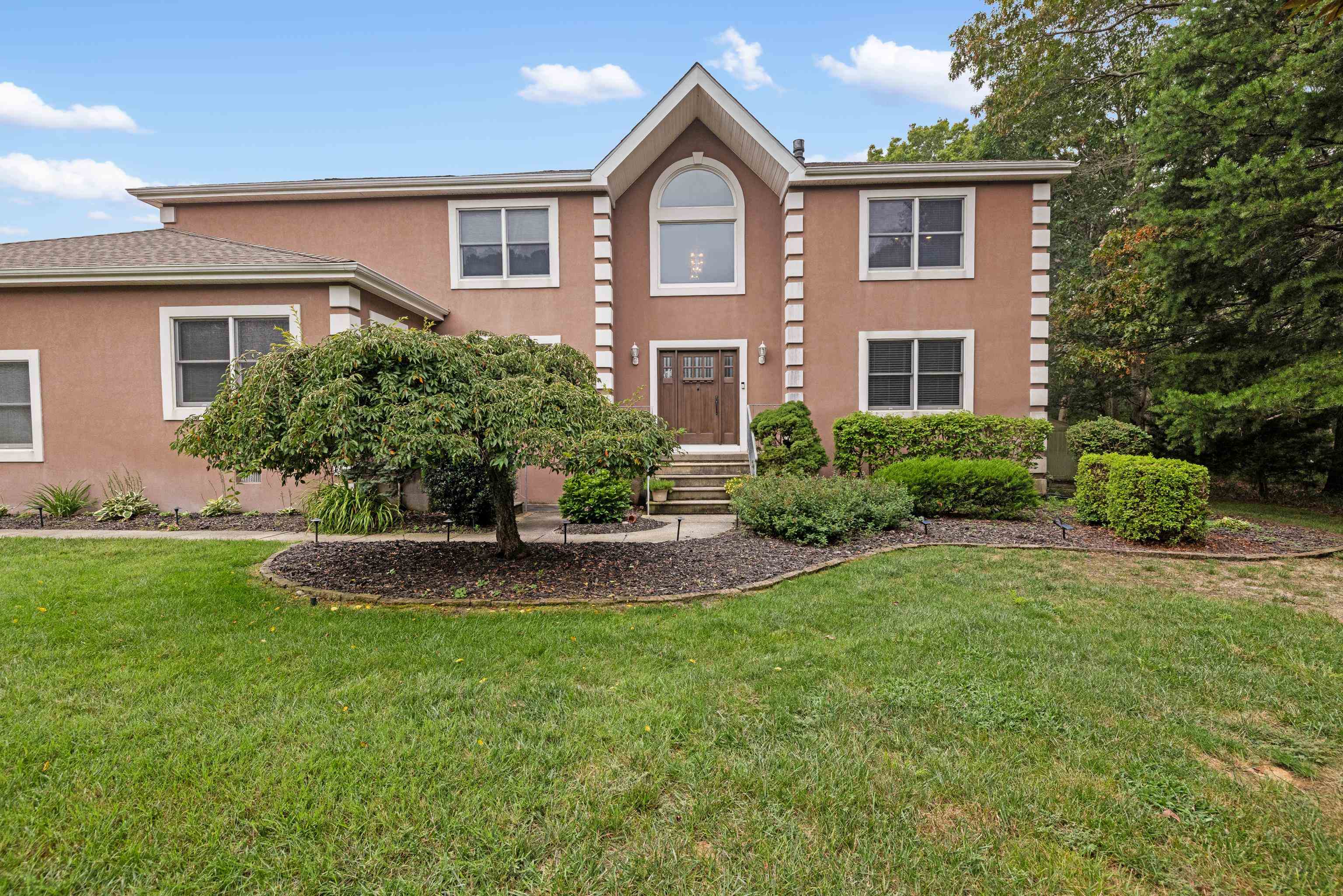 8 Clayton Drive
