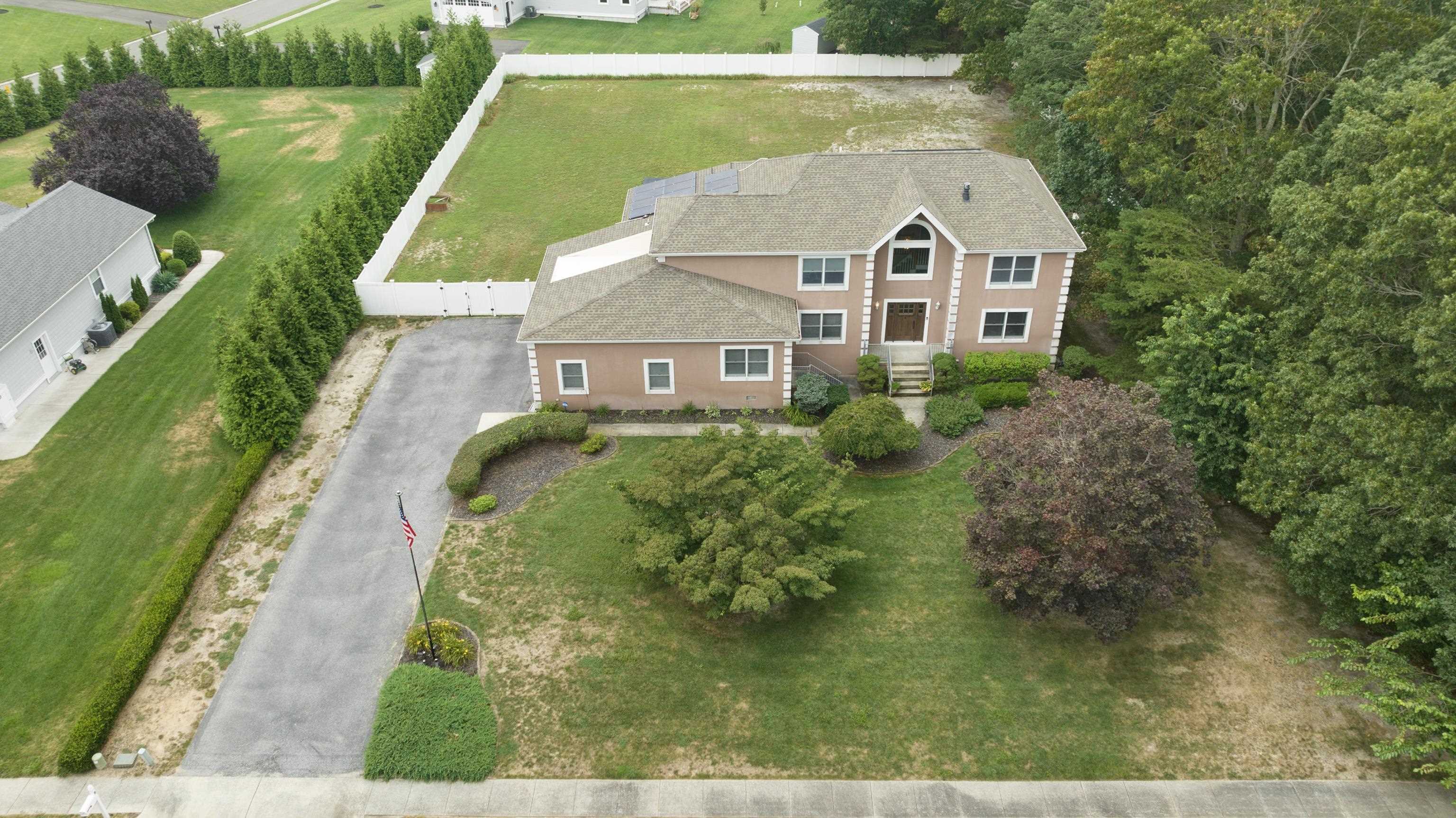 8 Clayton Drive