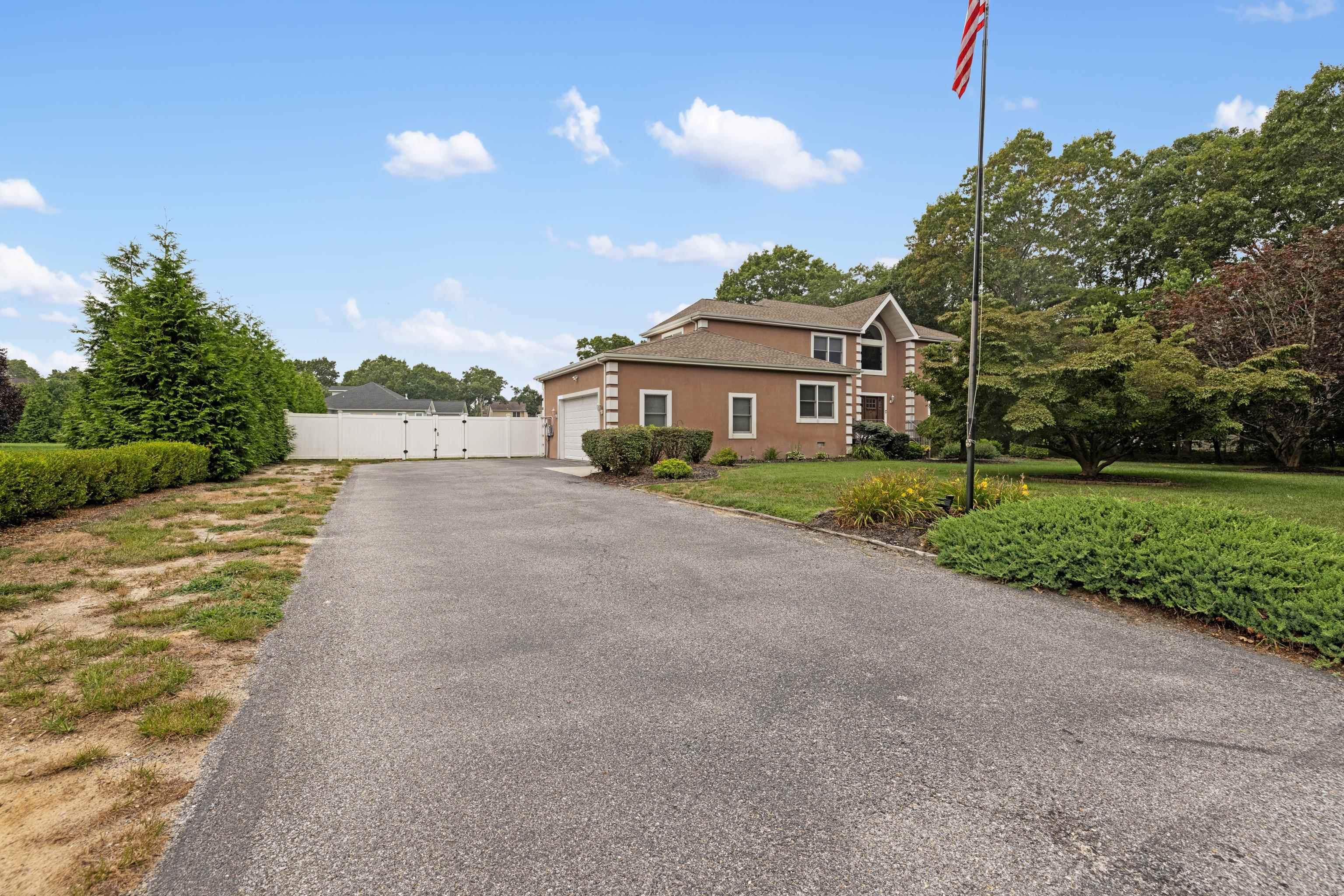 8 Clayton Drive