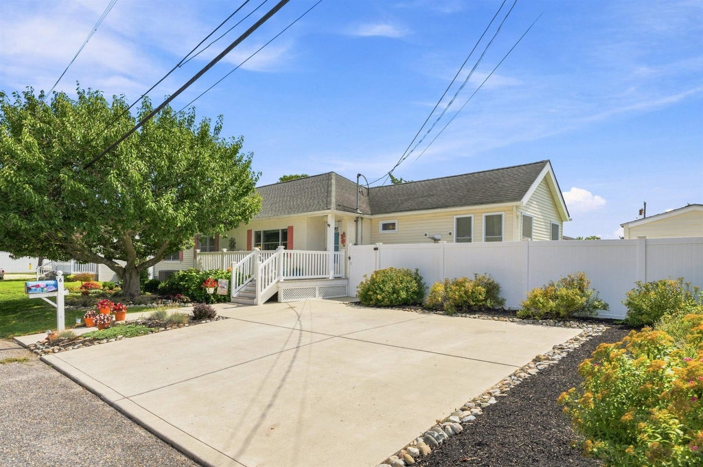 Photo of 6 W Drumbed Road, Villas, NJ 08251 (MLS # 262381)