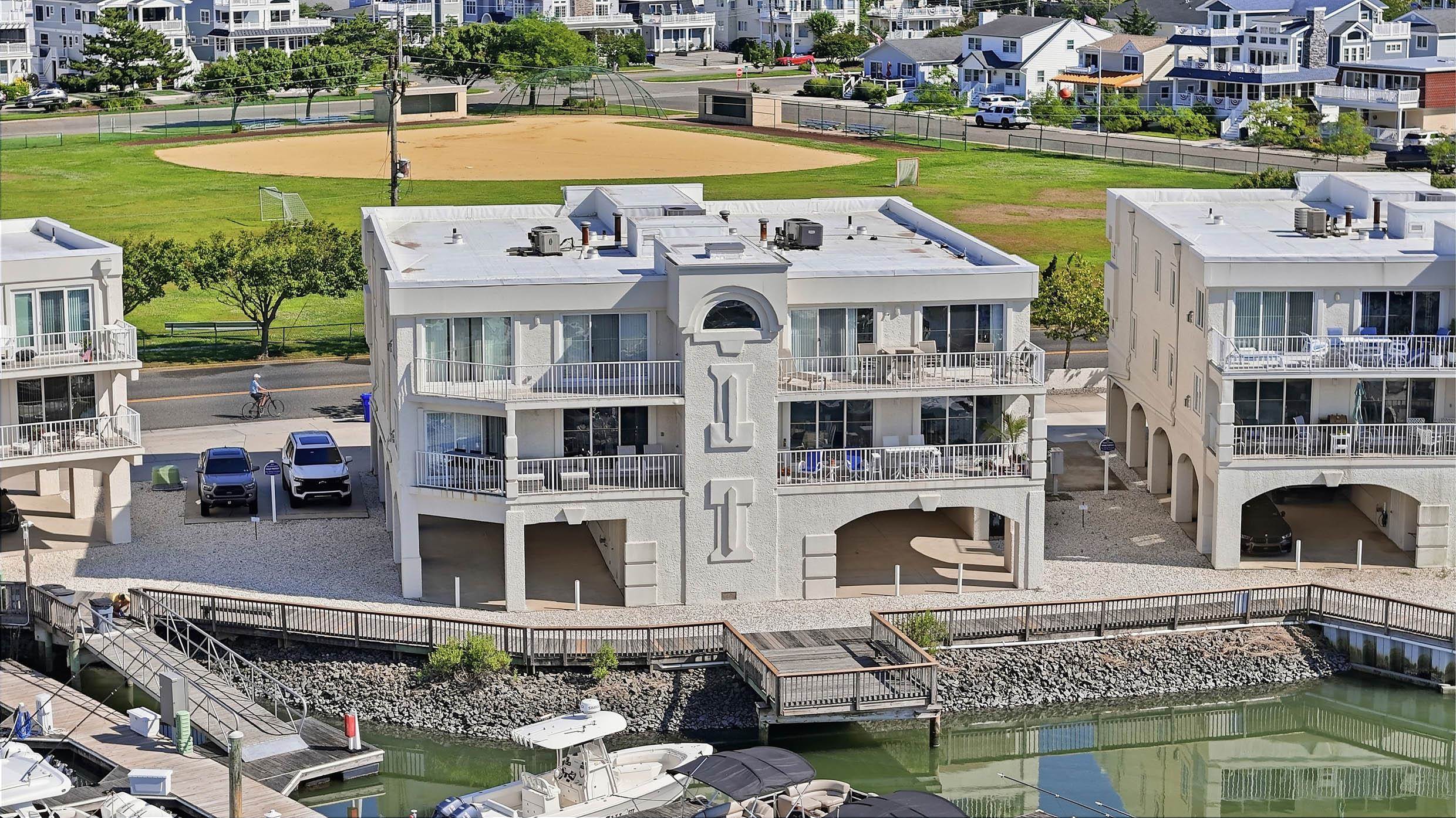 1100 Ocean Drive 208