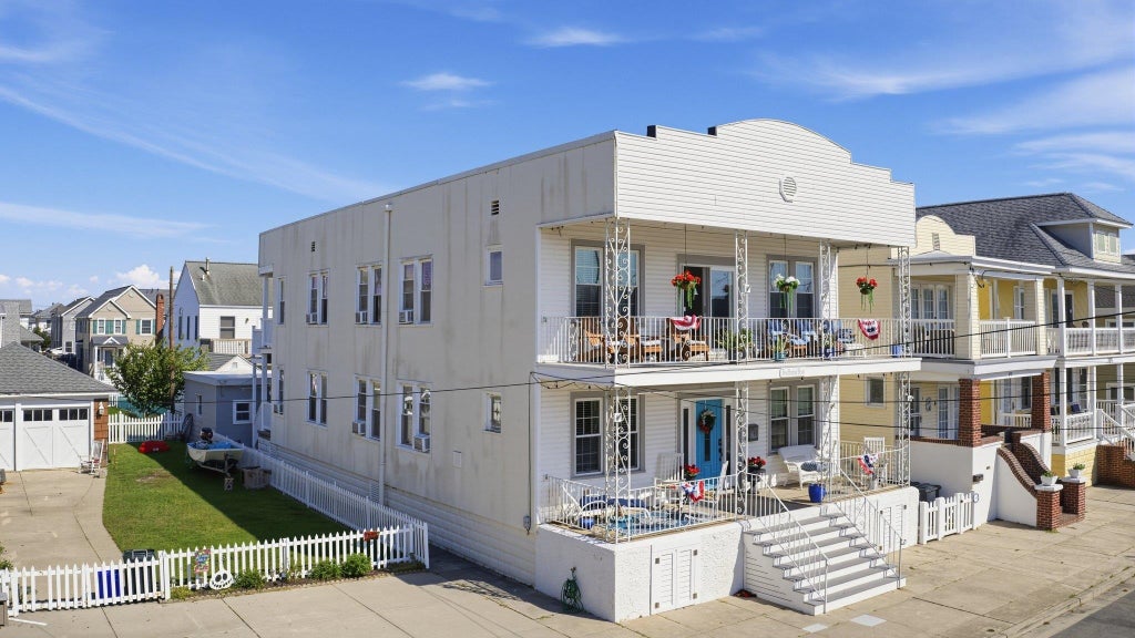 Photo of 211 E Heather Road, Wildwood Crest, NJ 08260 (MLS # 262886)