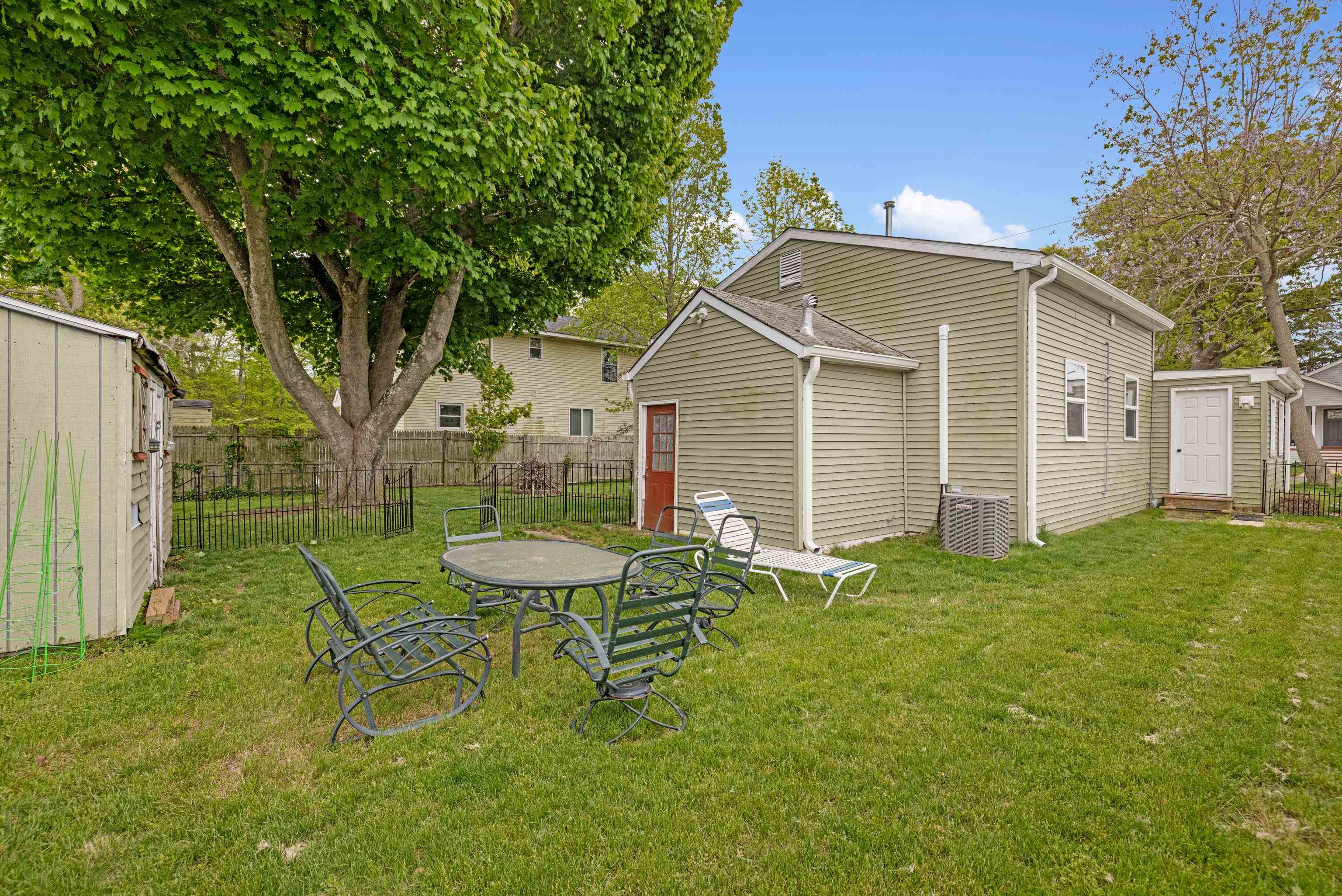 619 E Jacksonville Avenue