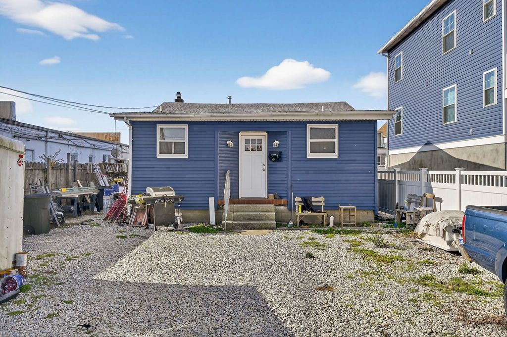 Photo of 106 W Youngs Avenue, Wildwood, NJ 08260 (MLS # 253164)