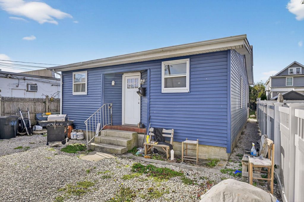 Photo of 106 W Youngs Avenue, Wildwood, NJ 08260 (MLS # 253164)