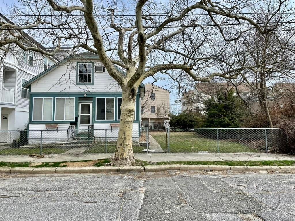 Photo of 417 W Roberts Avenue, Wildwood, NJ 08260 (MLS # 260740)