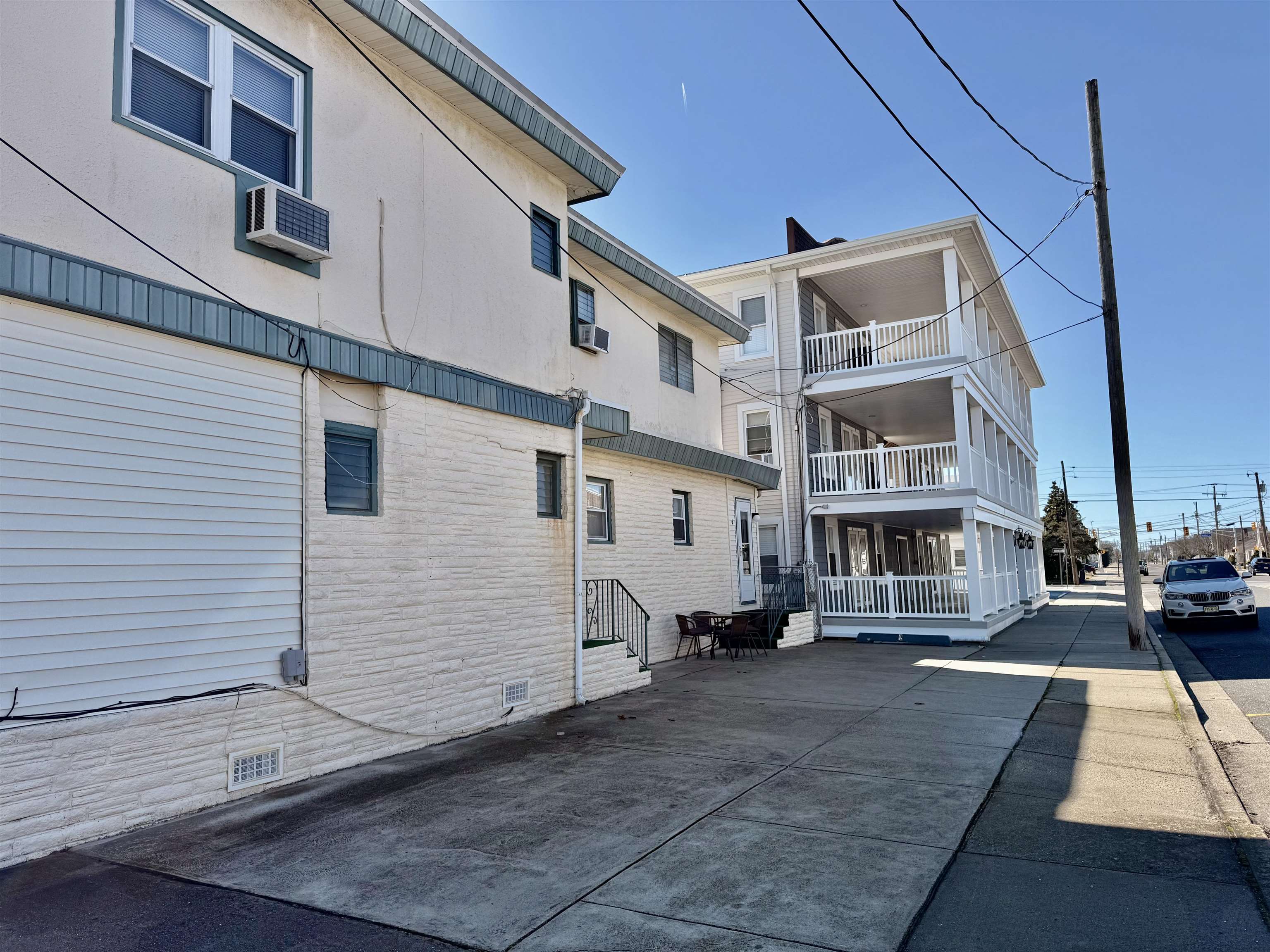 302 E Buttercup Road 6