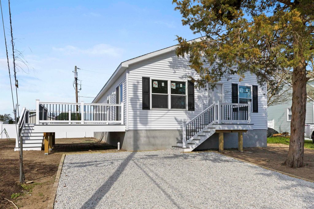 Photo of 807 Walnut Street, Erma, NJ 08204 (MLS # 261018)