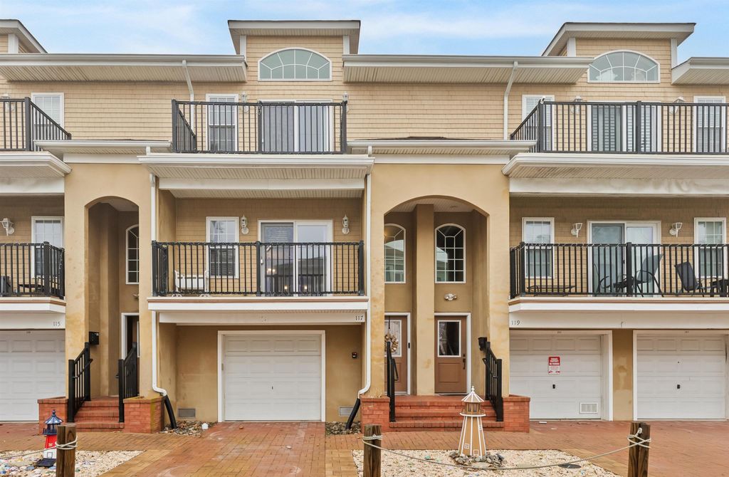 Photo of 117 E Maple Avenue #101, Wildwood, NJ 08260 (MLS # 261250)
