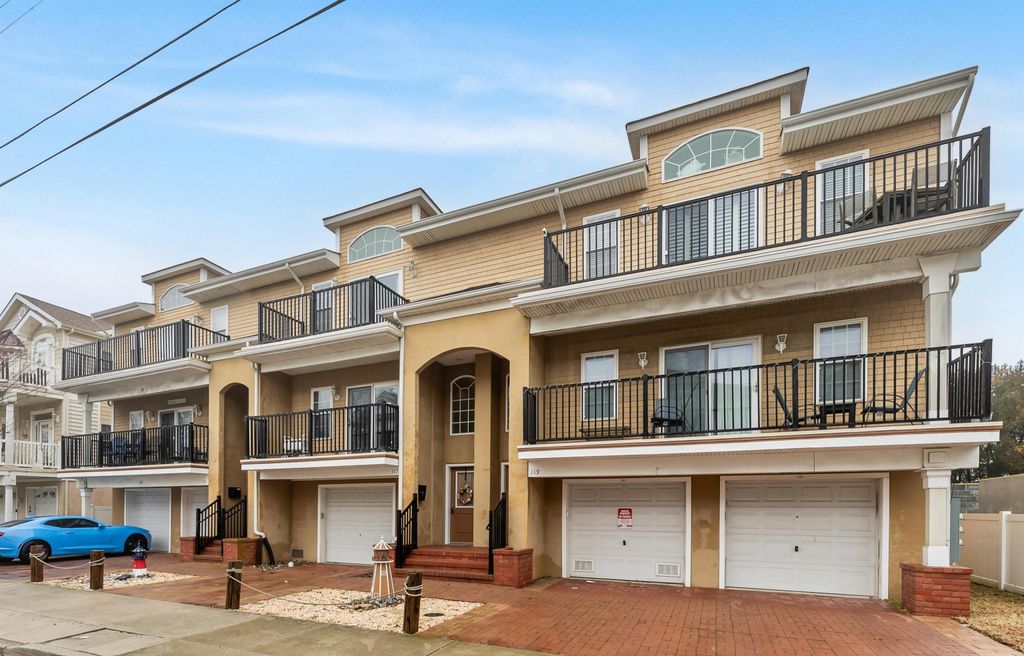 Photo of 117 E Maple Avenue #101, Wildwood, NJ 08260 (MLS # 261250)