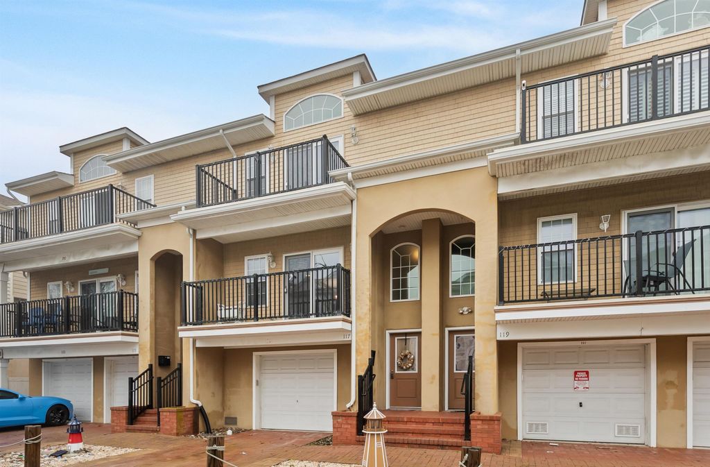 Photo of 117 E Maple Avenue #101, Wildwood, NJ 08260 (MLS # 261250)