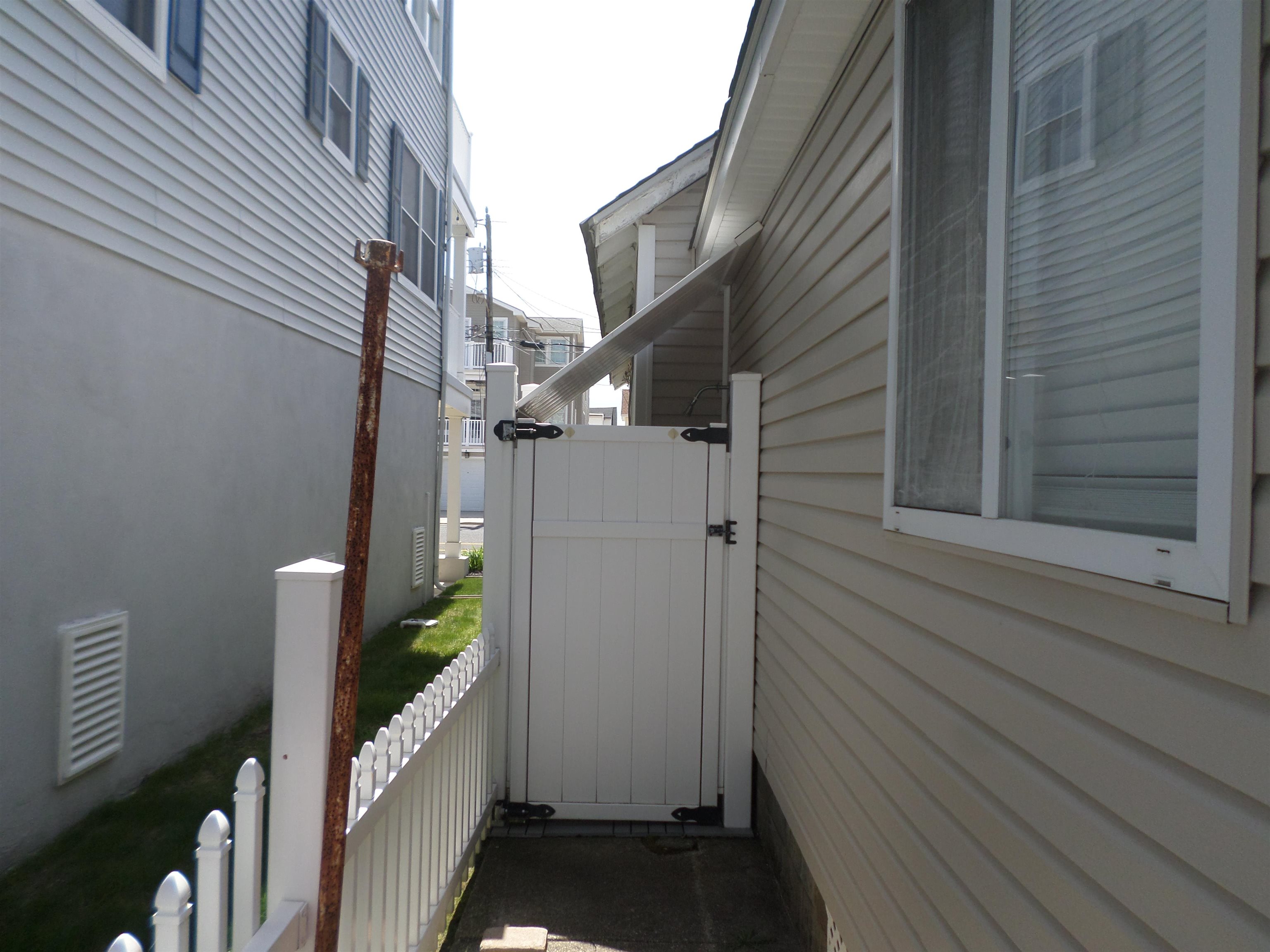 123 E Leaming Avenue
