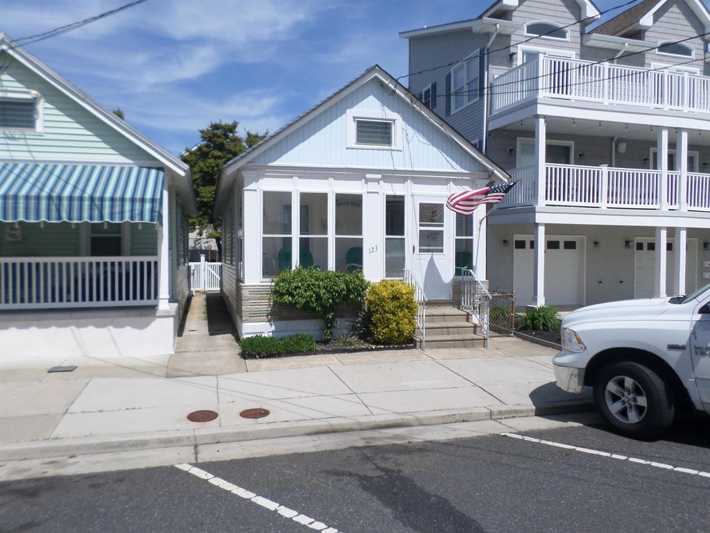Photo of 123 E Leaming Avenue, Wildwood, NJ 08260 (MLS # 261173)