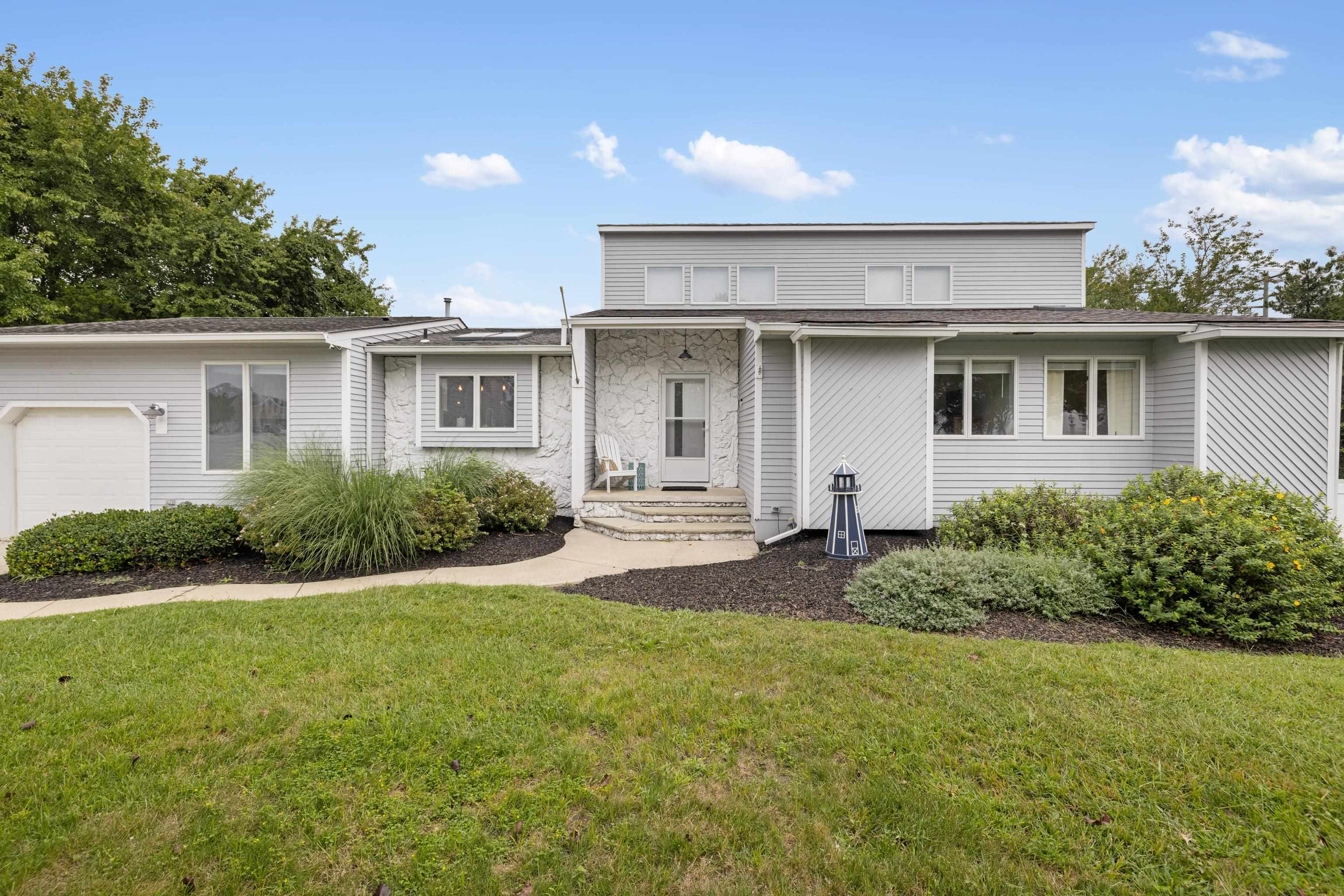 305 N Vineyard Court