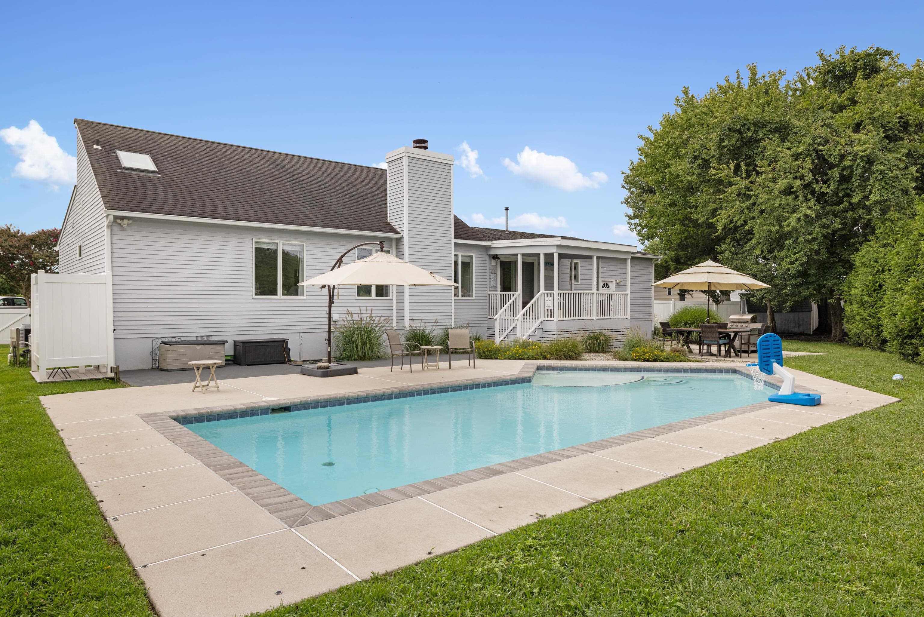 305 N Vineyard Court