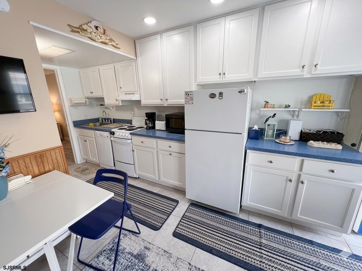 513 E 17th Street 106