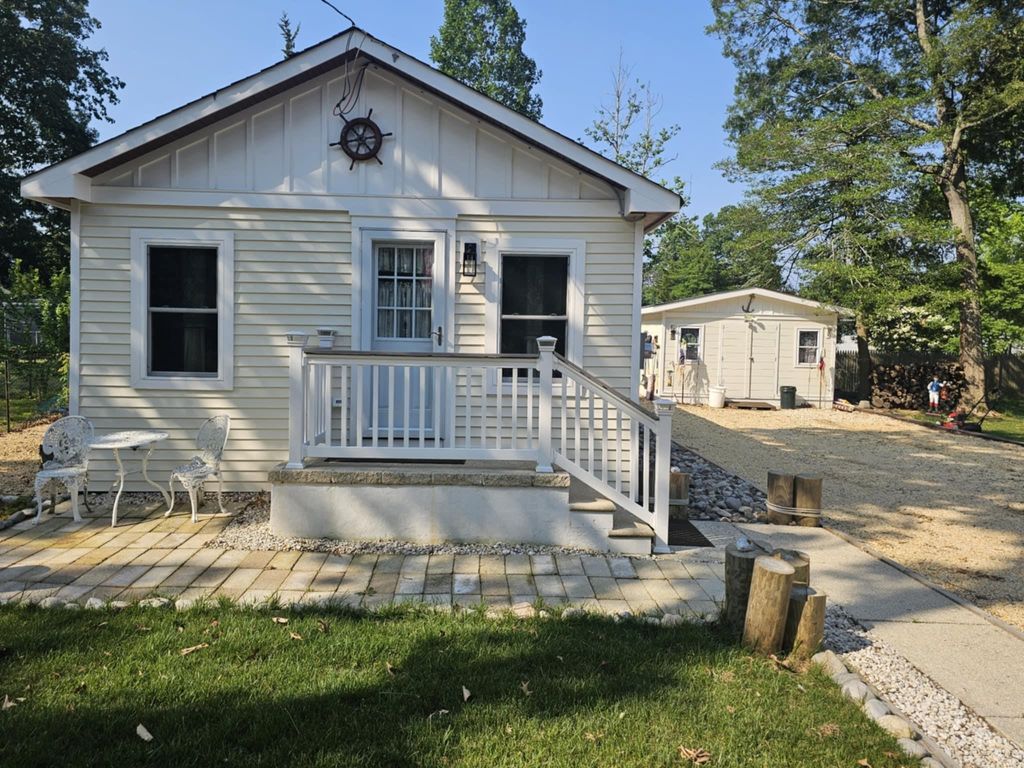 Photo of 704 E Tampa Avenue, Villas, NJ 08251 (MLS # 253387)