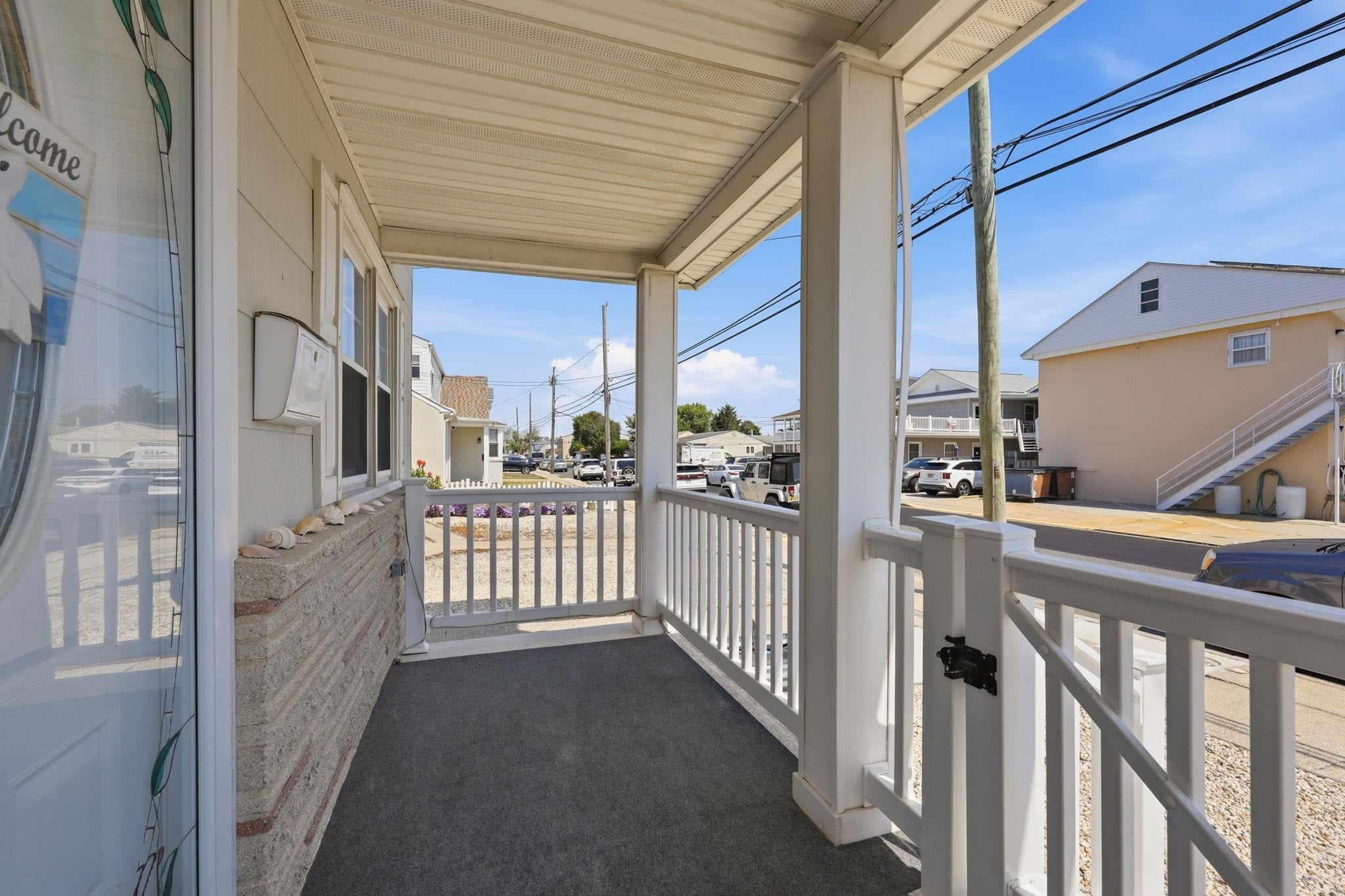 318 E Hollywood Avenue 1
