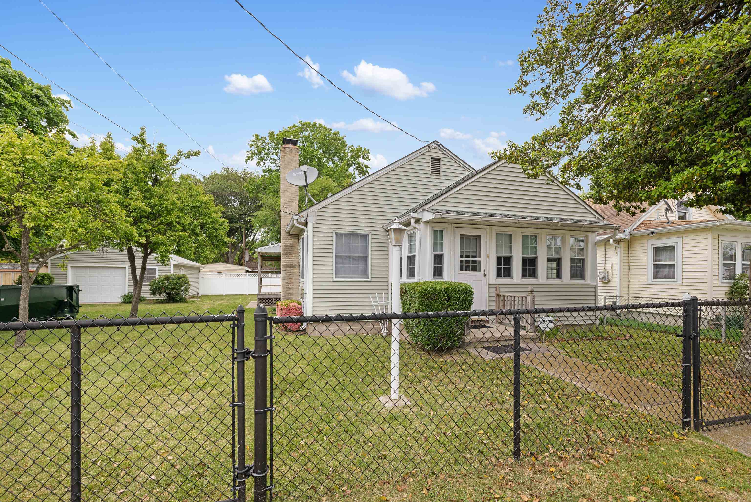 19 E Atlantic Avenue