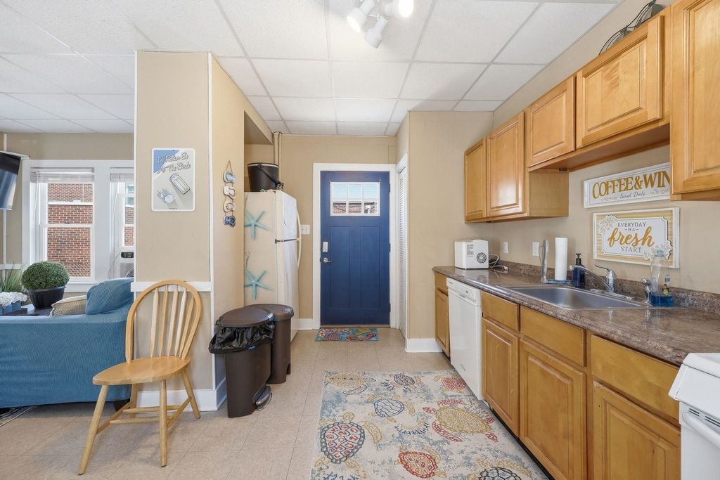 Photo of 118 E Juniper Avenue, Wildwood, NJ 08260 (MLS # 261447)