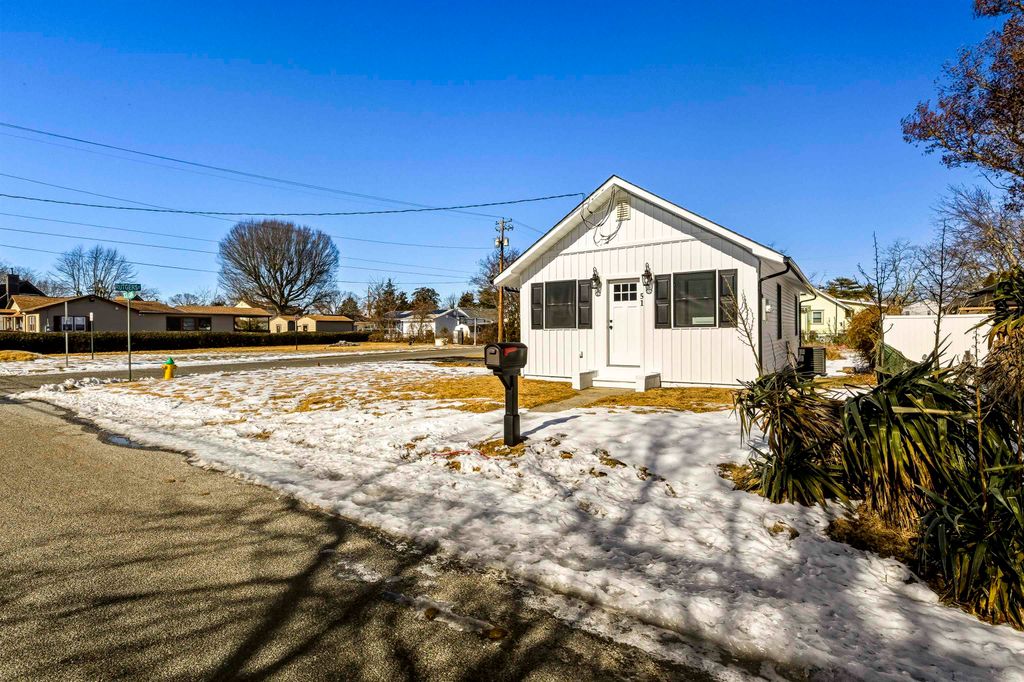 Photo of 51 W New York Avenue, Villas, NJ 08251 (MLS # 260313)