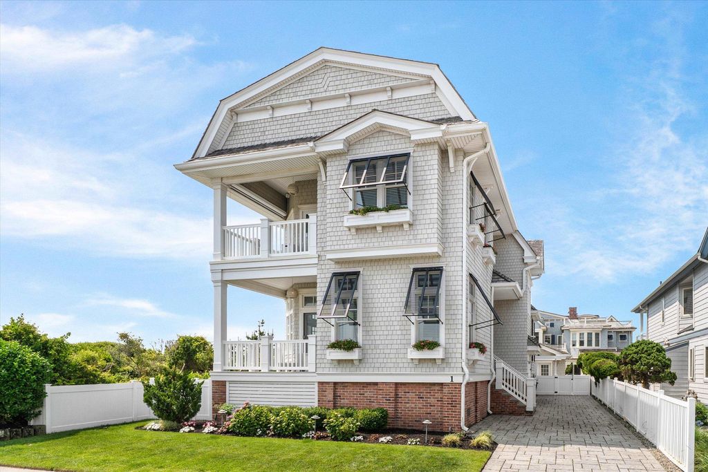 Photo of 1 108th Street, Stone Harbor, NJ 08247 (MLS # 251753)